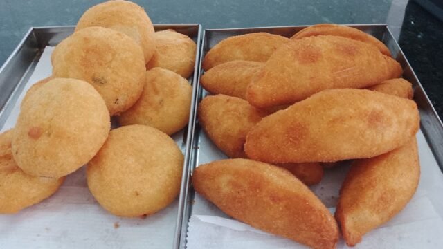 Coxinha no ponto salgados e Acai