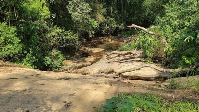 Pequena Cachoeira em Alpes de Piedade