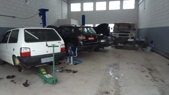 Radar auto center